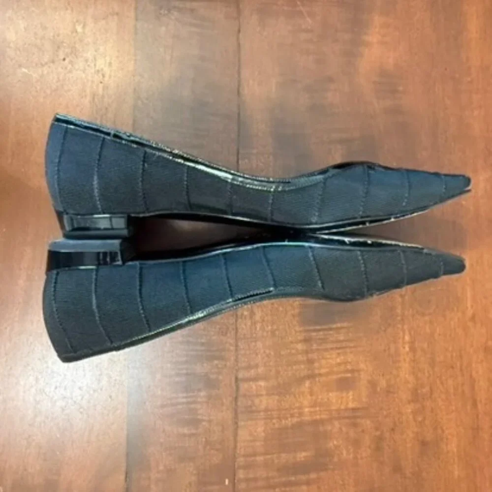 Salvatore Ferragamo Vara Black Patent Leather Flats Bow Logo Size 6.5 - Picture 5 of 7